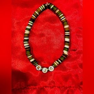 Perfect for mom: children’s initials bracelet!